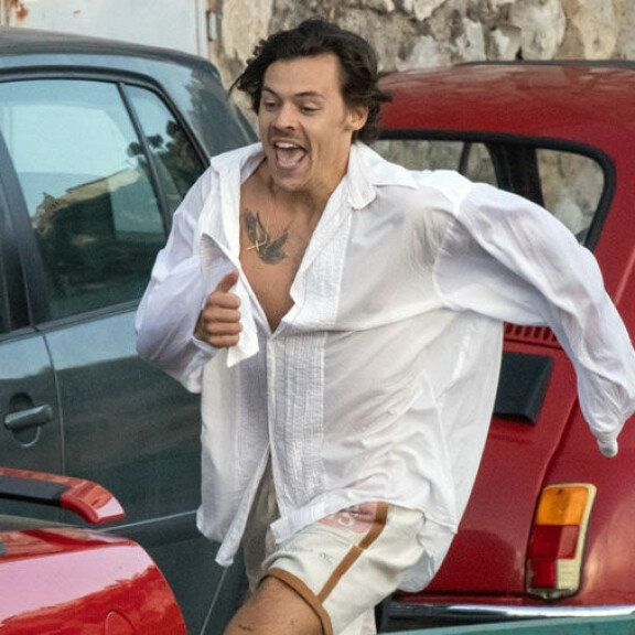 Artistin suu oli täysin auki kuvausten aikana. Harry styles italiassa