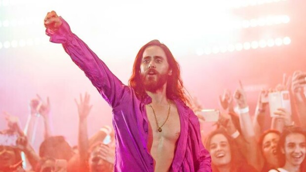 Jared Leto sai irtonaisen korvan, Ed Sheeran löysi kakusta ällöttävän yllätyksen – fanit antavat supertähdille mitä oudoimpia lahjoja! Jared Leto