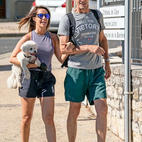 Marie-vaimo pysyttelee lapsineen tiiviisti Joachimin lähellä peläten uutta kohtausta. Kuva on otettu vain viikko ennen dramaattista päivää. Marie-vaimo pysyttelee lapsineen tiiviisti Joachimin lähellä peläten uutta kohtausta. Kuva on otettu vain viikko ennen dramaattista päivää.