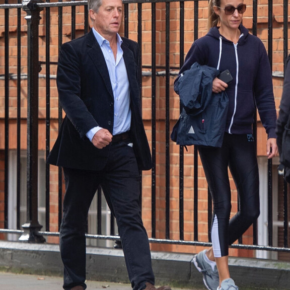 60 vuotta täyttänyt Hugh Grant bongattiin ruotsalaisvaimonsa Annan kanssa - tältä he näyttävät nykyään! Hugh Grant