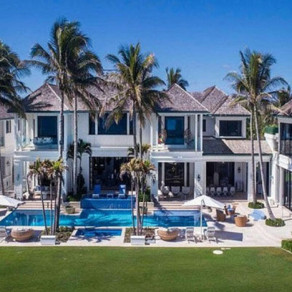 Tiger Woodsin ex-vaimo Elin Nordegren myy massiivista kartanoaan: luksuslukaalilla hintaa yli 23 miljoonaa - katso hulppeat kuvat! 01