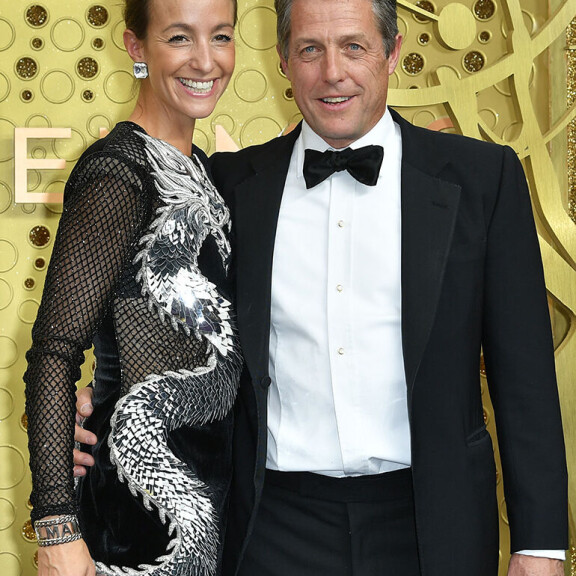 60 vuotta täyttänyt Hugh Grant bongattiin ruotsalaisvaimonsa Annan kanssa - tältä he näyttävät nykyään! Hugh Grant