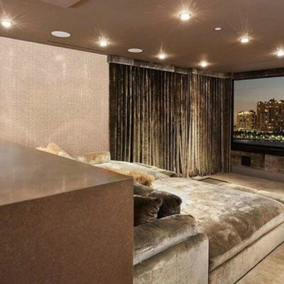 Tiger Woodsin ex-vaimo Elin Nordegren myy massiivista kartanoaan: luksuslukaalilla hintaa yli 23 miljoonaa - katso hulppeat kuvat! 5