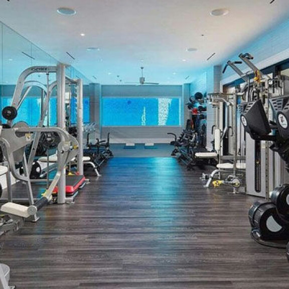 Tiger Woodsin ex-vaimo Elin Nordegren myy massiivista kartanoaan: luksuslukaalilla hintaa yli 23 miljoonaa - katso hulppeat kuvat! 6