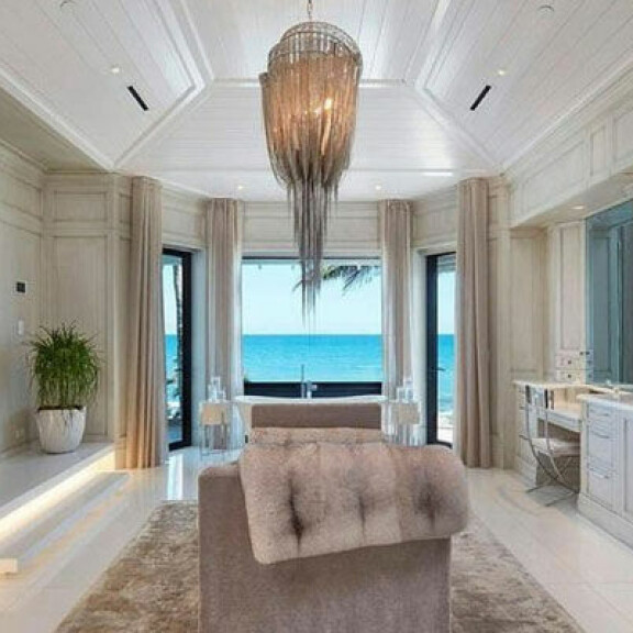 Tiger Woodsin ex-vaimo Elin Nordegren myy massiivista kartanoaan: luksuslukaalilla hintaa yli 23 miljoonaa - katso hulppeat kuvat! 13