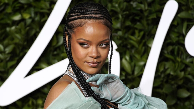 Rihanna teloi kasvonsa kaaduttuaan sähköpotkulaudalla - pysäyttävät kuvat tallentuivat paparazzin kameraan Rihanna