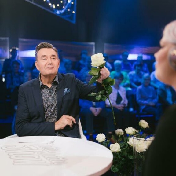 Lokakuussa jatkuvan Tuttu Juttu Show’n juontaminen on tuntunut Timosta äärimmäisen hauskalta. – Menen aina innolla studioon ja nautin täysin rinnoin. Lokakuussa jatkuvan Tuttu Juttu Show’n juontaminen on tuntunut Timosta äärimmäisen hauskalta. – Menen aina innolla studioon ja nautin täysin rinnoin.