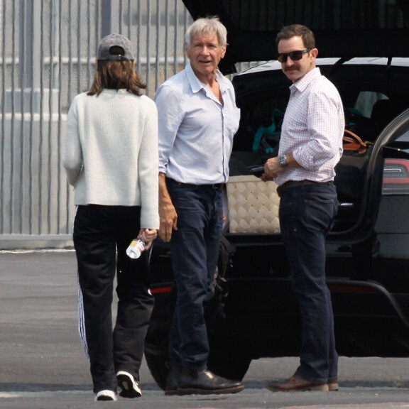 Harrison Ford, 78, paparazzattiin lentokentällä Calista Flockhartin, 55, kanssa - tältä pari näyttää nykyisin! Harrison Ford