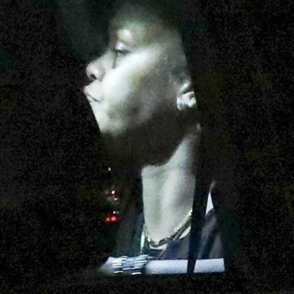 Rihanna teloi kasvonsa kaaduttuaan sähköpotkulaudalla - pysäyttävät kuvat tallentuivat paparazzin kameraan Rihanna