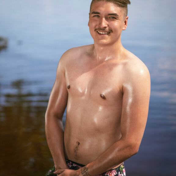 - Meidän kanssa teillä tulee olee niin hauskaa, että te luulette et tää on komediaa, Lenni sanoo. lenni