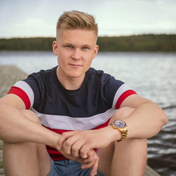 - Lempikää yhtä, lempikää toista, lempikää vaikka yhtätoista. Mutta yhtä kerrallaan, älkää kahta milloinkaan. Veikka