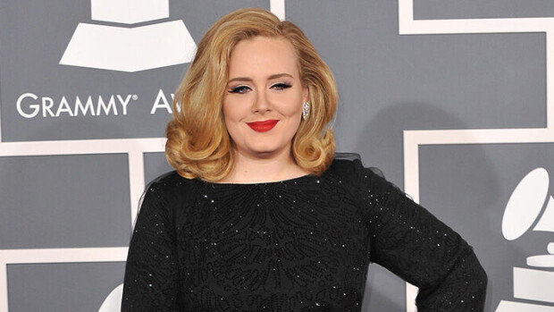 Ohhoh, tällaisena et ole Adelea ikinä nähnyt! Hoikistunut supertähti viiletti karnevaaleissa kyseenalaisissa narubikineissä - aiheutti vihaisen kommenttiryöpyn! Adele