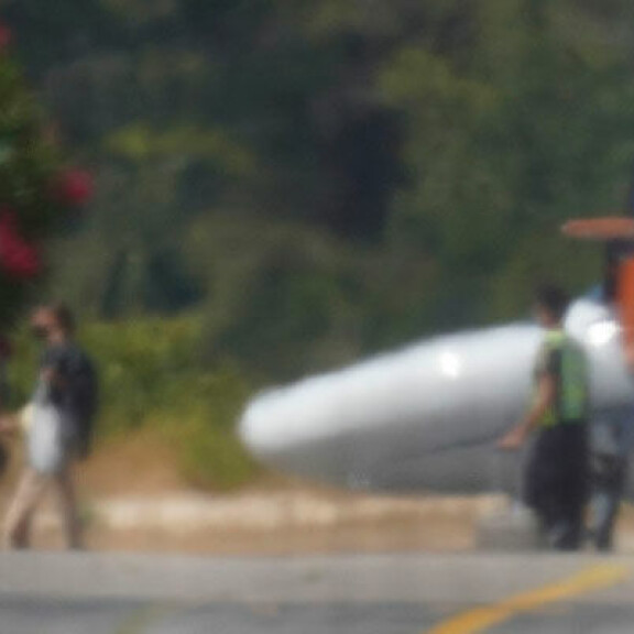 Oho, Brad Pitt, 56, iski kaikessa hiljaisuudessa 27-vuotiaan saksalaismallin! Lensi kauniin Nicolen kanssa lemmenlomalle - kuvat! brad pitt yksityiskone