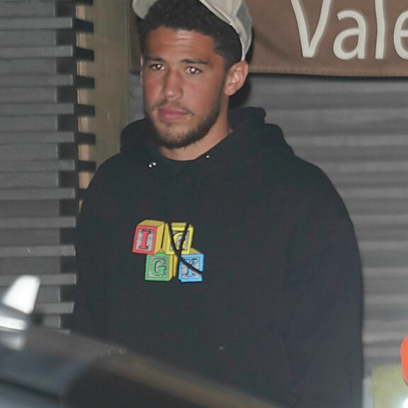 Onko tässä Kendall Jennerin uusi poikaystävä? Paparazzi iski illallistreffeillä NBA-tähden kanssa – kuvat! Devin booker