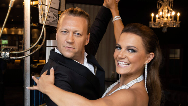 Harvinaisen suoraa puhetta! Duudsonit-Jukan silmät avautuivat vaihto-oppilasvuonna Amerikassa – lataa karua tekstiä jenkkien lupauksista: ”Opin sen silloin 17-vuotiaana kantapään kautta” Jukka Hildén & Katri Mäkinen.