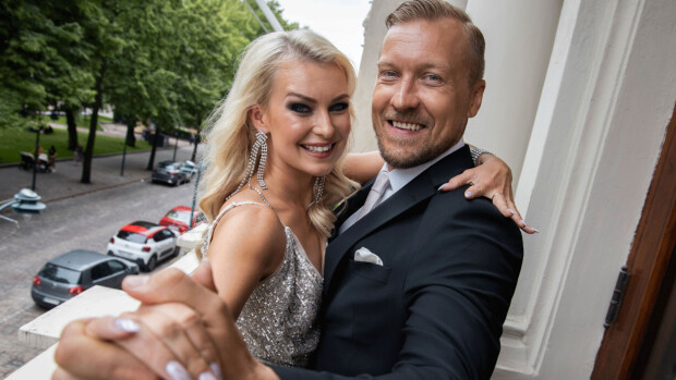 Pikku-Hakki yllätti kaikki! Entinen NHL-miljonääri Niklas Hagman nähdään Suomen suosituimmassa viihdeohjelmassa: 'Varmasti hieno elämänkokemus!' Kia Lehmuskoski & Niklas Hagman.