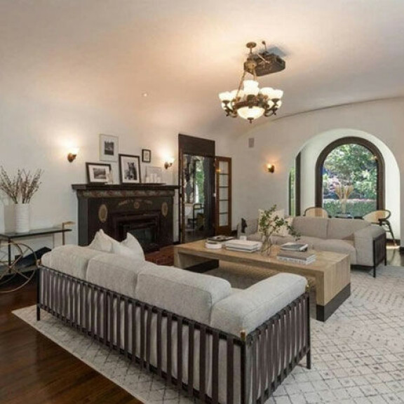 Tosi-tv:stä tuttu tatuointitaitelijia Kat Von D myy lukaaliaan – pyytää 2,8 miljoonaa kookkaasta kämpästään: katso video! kat von d kämppä 5