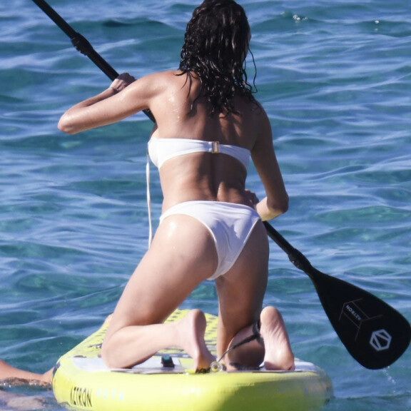 Nyt on vilauttelijoita kerrakseen! Boris Beckerin Anna-tytär esitteli peppuaan, ex-vaimo Lilly paistatteli rinnat paljaana - paparazzikuvat! Lilly becker italiassa 8