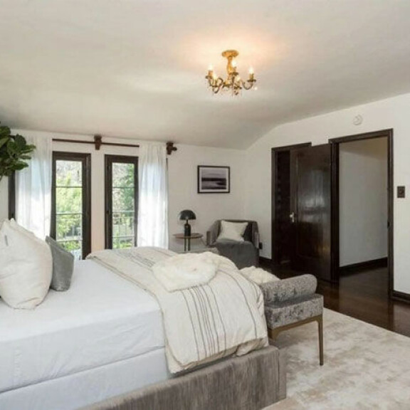 Tosi-tv:stä tuttu tatuointitaitelijia Kat Von D myy lukaaliaan – pyytää 2,8 miljoonaa kookkaasta kämpästään: katso video! kat von d kämppä 10