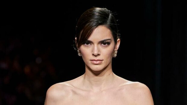 Kendall Jenner kirmaili bikineissä, Matt Damon riisui paitansa: maailmantähdet pakenivat koronakesän helteitä merenrantaan – kuvat! Kendall Jenner