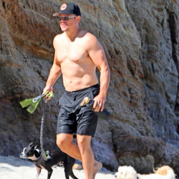 Kendall Jenner kirmaili bikineissä, Matt Damon riisui paitansa: maailmantähdet pakenivat koronakesän helteitä merenrantaan – kuvat! MAtt Damon