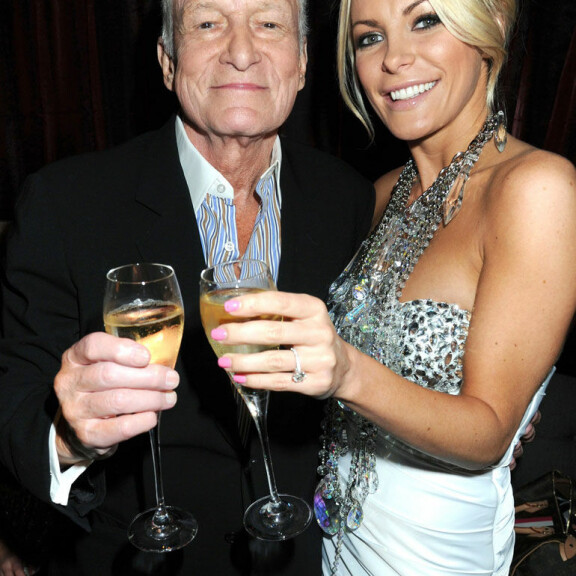 Hugh Hefnerin leski Crystal Harris paparazzattiin uuden rakkaansa kanssa: salskea nuori uros on avaruusalusinsinööri - katso kuva! hugh ja vrystal hefner