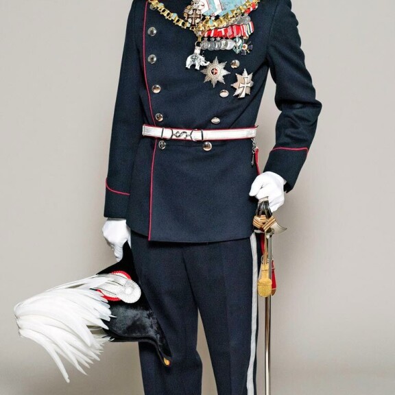Prinssi sai vihdoin töitä! Suurlähetystö räätälöi Joachimille uuden viran! Joachim