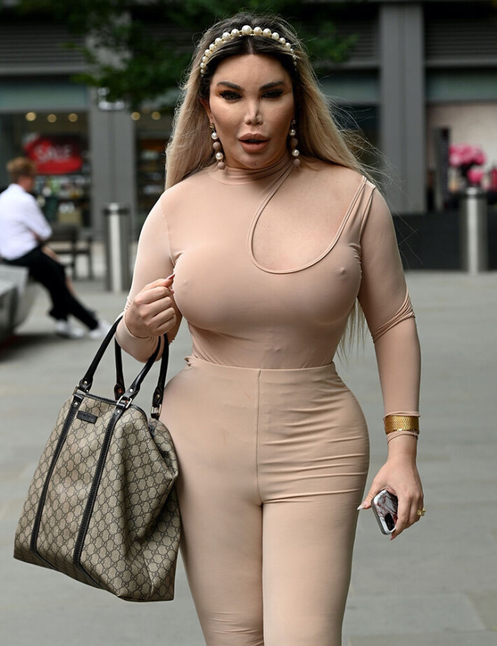 Entinen ihmis-Ken Jessica Alves käänsi päät hullunkurisessa nänniasussa uuden peppuoperaation jälkeen: liki kaikki näkyy kankaan alta - paparazzikuvat! rodrigo alves