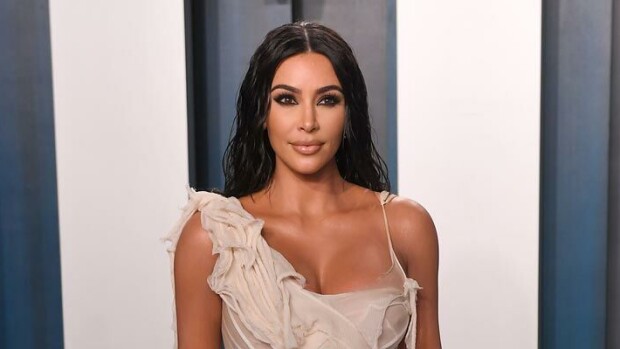 Kim Kardashian teki jättisopimuksen – päihittää pikkusiskonsa Kylie Jennerin varallisuusvertailussa?! Kim Kardashian