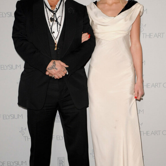 Johnny depp ja Amber Heard onnellisena avioaparina vuonna 2015. Johny depp ja Amber heard