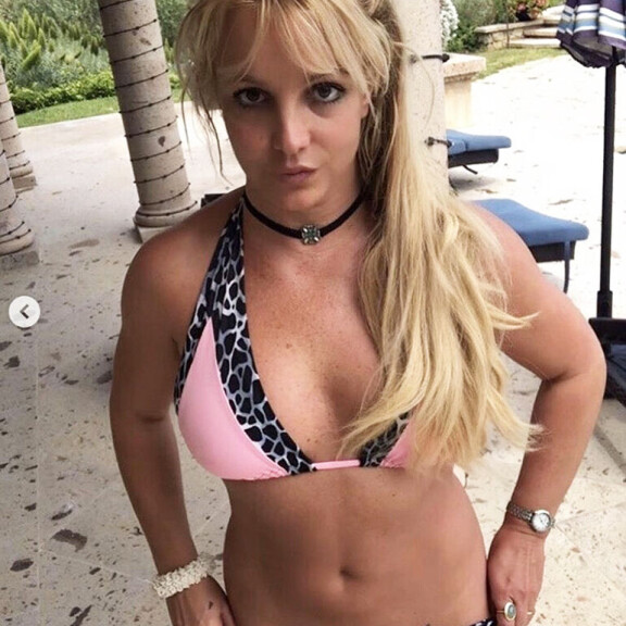 Paljasta pintaa tuutin täydeltä: tässä ovat alkukesän 23 seksikkäintä julkkisbikinivartaloa - katso paparazzikuvat ja nauti! Britney Spears
