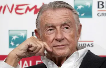 Haukuttujen Batman -elokuvien ohjaaja Joel Schumacher on kuollut – artisti Seal lauloi miehen kunniaksi