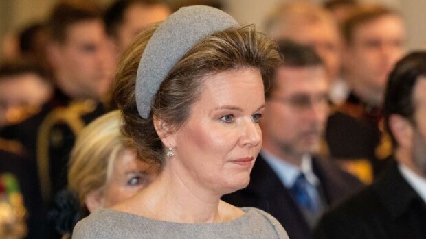Yhteneväinen kasvomaski! Belgian kuningatar pukeutui sävysävyyn – kuva! Mathilde