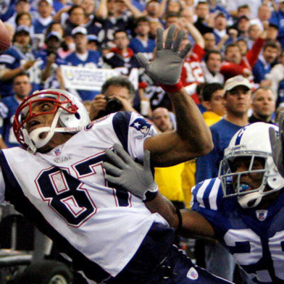 Donald Reche Caldwell nappaamassa syöttöä kiinni vuoden 2007 tammikuussa NFL-ottelussa. REche Caldwell