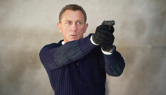 No Time To Dien tehdessään Daniel Craig oli 53-vuotias, mikä tekee hänestä toiseksi vanhimman Bond-näyttelijän Roger Mooren jälkeen. Moore oli elokuvassa 007 ja kuoleman katse 57-vuotias.