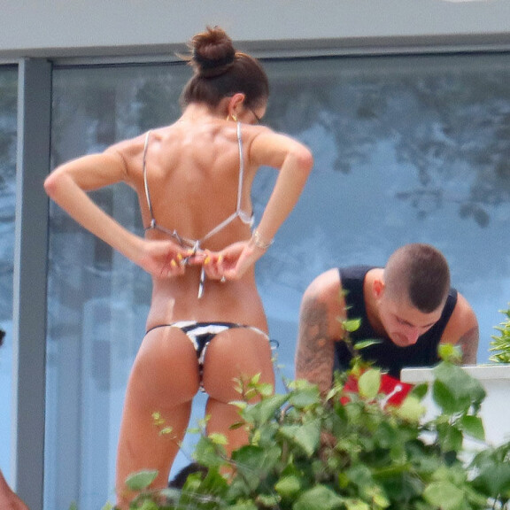 Mikäs se sieltä kurkistaa? Victoria's Secret -mallikaunotar Izabel Goulartin nännit vilahtivat – huomiota herättävät lipsahduskuvat! Izabelle Goulart bikinit Marco Verratti Saint-Tropez 3