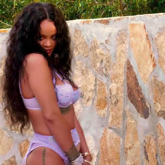 Rihanna poseeraa seksikkäästi viettelevissä alusvaatteissa – näitä kuvia katsoessa tulee jopa syyllinen olo! riri eksotic