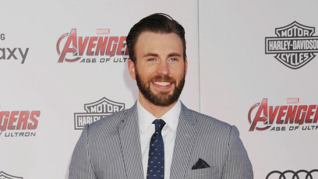 Nyt kaduttaa! Näyttelijäkomistus Chris Evans yritti trimmata lemmikkikoiraansa - ei mennyt ihan kuten piti... chris evans