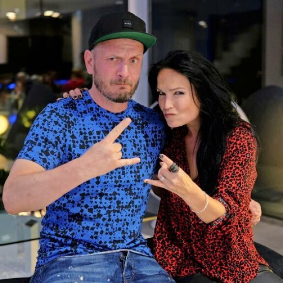 Hans Välimäki halusi ohjelmansa uudelle kaudelle mukaan aiempaa enemmän naisia kuten Tarja Turusen. Hans Välimäki halusi ohjelmansa uudelle kaudelle mukaan aiempaa enemmän naisia kuten Tarja Turusen.