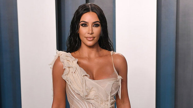 Kim Kardashian julkaisi arkistojen aarteen – kauhisteli hiustyyliään: 'Minulla on niin monta kysymystä!' Kim Kardashian