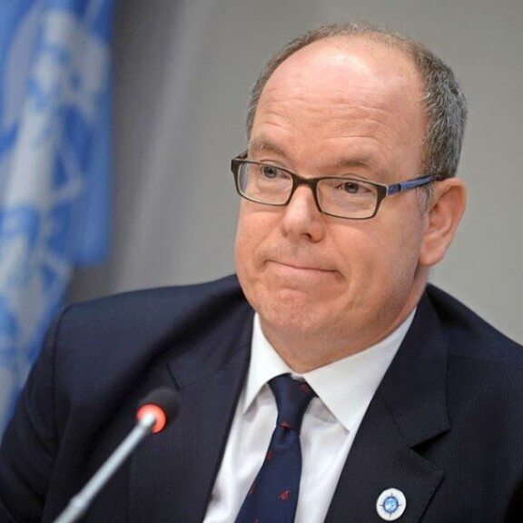 Kuninkaalliset koronan kourissa – Thaimaan hallitsija pakeni virusta Saksaan! Albert