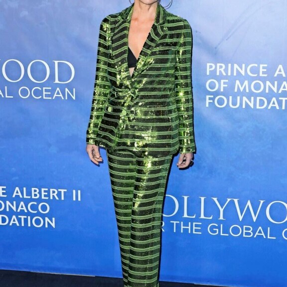 Vau! Upeasäärinen Hailey Bieber pukeutui pelkkään bleiseriin! Paljetit tekivät paluun maailmantähtien ylle – lue Seiskan muotipoliisin arvio! Sharon Stone