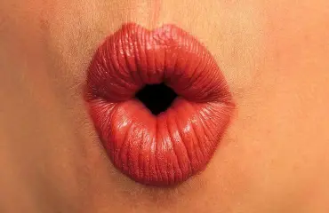 Reilu diili? Mies tunnustaa maksavansa vaimolleen suuseksistä ja peppuleikeistä - asiantuntija kommentoi: "Taloudellista väkivaltaa"