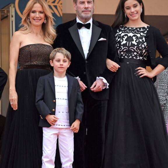 John ja Kelly poseerasivat punaisella matolla Cannes’ssa toukokuussa 2018 mukanaan lapsensa Ella ja Benjamin. John ja Kelly poseerasivat punaisella matolla Cannes’ssa toukokuussa 2018 mukanaan lapsensa Ella ja Benjamin.