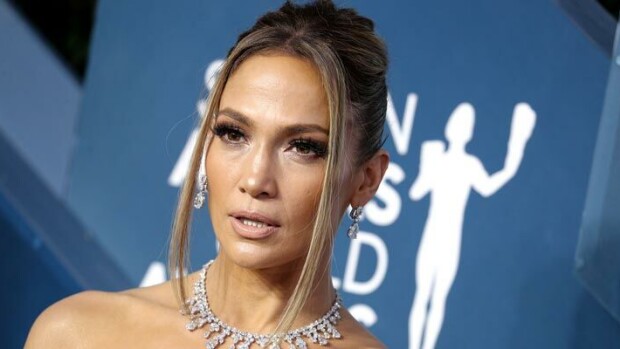 Jennifer Lopez on kuin kävelevä muotitapahtuma – kuvat kaunottaren tyylistä! Jennifer Lopez