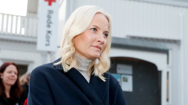 Kruununprinsessa Mette-Marit avoimena vakavasta sairaudestaan: Välillä happi loppuu! Norjan kruununprinsessa Mette-Marit, 46, kertoi puolitoista vuotta sitten sairastavansa keuhkofibroosia.