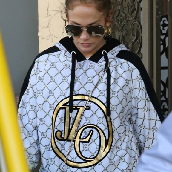 New Yorkin Bronxissa puertoricolaiseen siirtolaisperheeseen syntynyt Jennifer Lopez oli ennen uraansa lupaava pikajuoksija, joka kilpaili kansallisella tasolla. Kilpaurheilu-ura loppui, kun hän pääsi taustatanssijaksi1990-luvun hittibändiin New Kids on the Block. New Yorkin Bronxissa puertoricolaiseen siirtolaisperheeseen syntynyt Jennifer Lopez oli ennen uraansa lupaava pikajuoksija, joka kilpaili kansallisella tasolla. Kilpaurheilu-ura loppui, kun hän pääsi taustatanssijaksi1990-luvun hittibändiin New Kids on the Block.