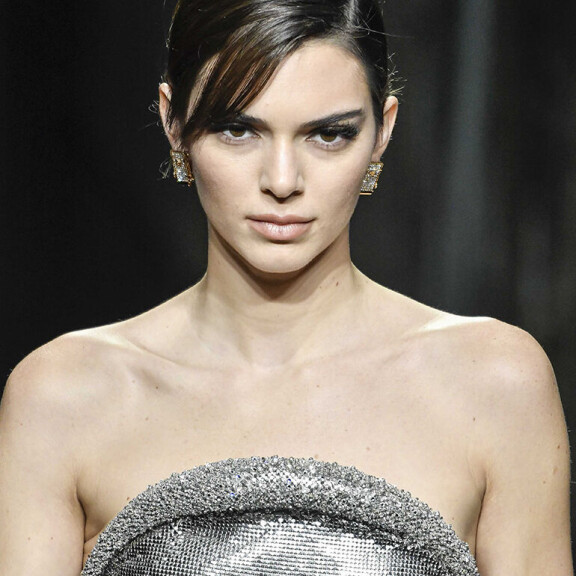 Onko tämä jo liian rohkeaa?! Kendall Jennerin t-paita peittää hädin tuskin rinnat - katso kuvat! Kendall Jenner