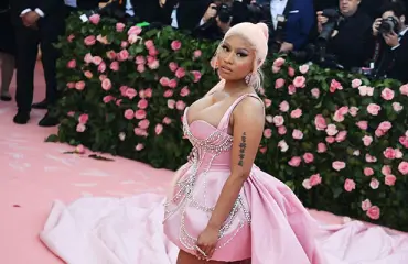 Räptähti Nicki Minaj poseeraa seksikkäässä karnevaaliasussa - Katso kuva ja video "Karnevaalien kuningattaresta"!
