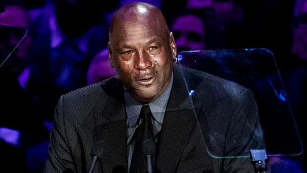 Koripallolegenda Michael Jordan sai tuhannet ihmiset nauramaan Kobe Bryantin muistotilaisuudessa - vitsaili meemistä kesken liikuttavan puheen! Michael Jordan